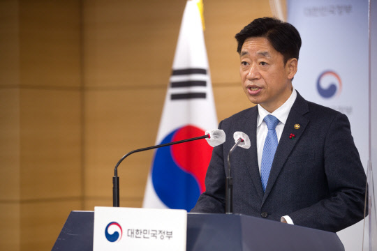 오태석 과기정통부 차관이 지난 20일 정부서울청사에서 '제22회 국가우주위원회' 관련 브리핑을 하고 있다.  과기정통부 제공